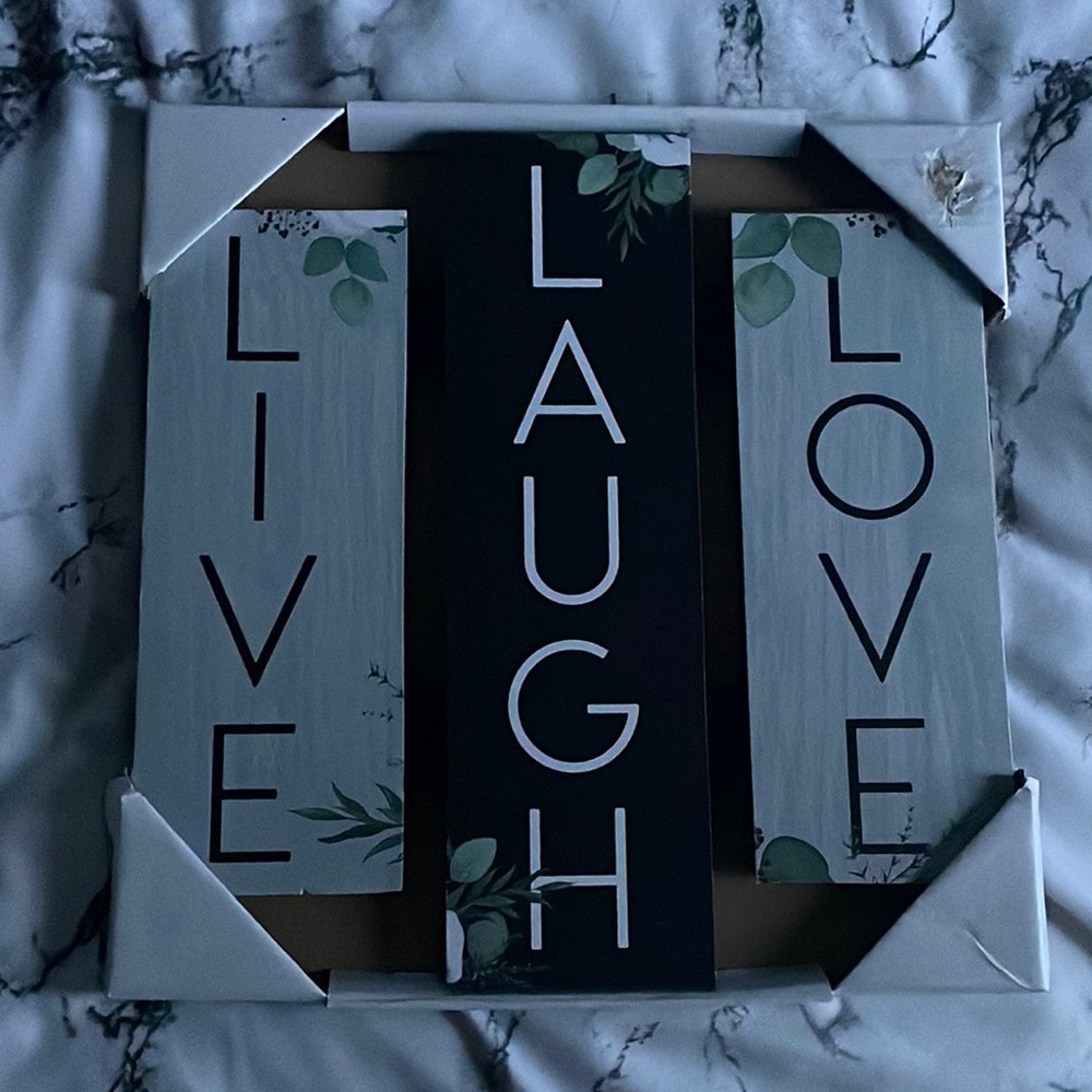 LIVE LAUGH LOVE decor